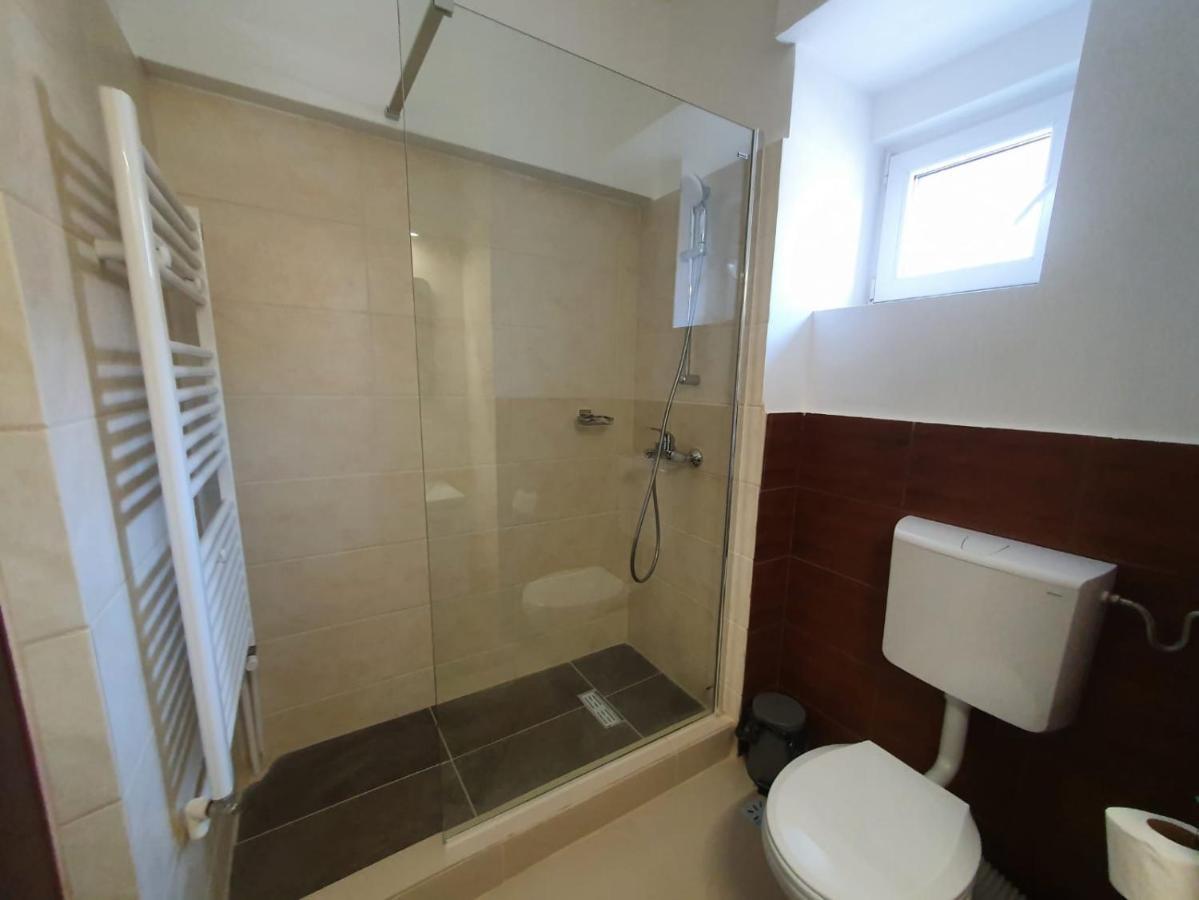 Petrosani Camere De Inchiriat - Hotel Petroshani Srl المظهر الخارجي الصورة